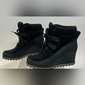 Uggs Women's Black Boot  Platform Wedge Boots Heels - Size 9